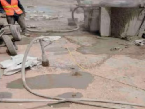 宁海水泥混凝土路面板底注浆技术 路面脱空注浆整治方案