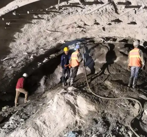 宁海拱顶带模注浆料的施工流程及注意事项